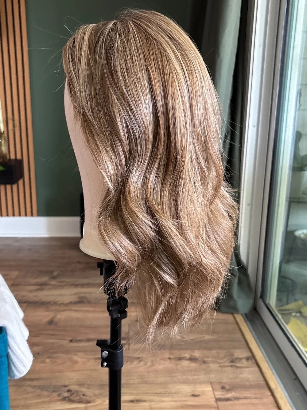 Belle Tress Cafe Collection Peerless 18 HF wig in BrownSugar SweetCream